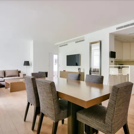 2 Br Montaigne Tour Eiffel *