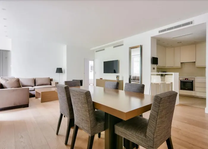 2 Br Montaigne Tour Eiffel *