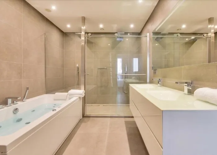 Apartment 2 Br Montaigne Tour Eiffel *