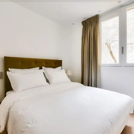 2 Bedroom Montaigne Tour Eiffel 아파트